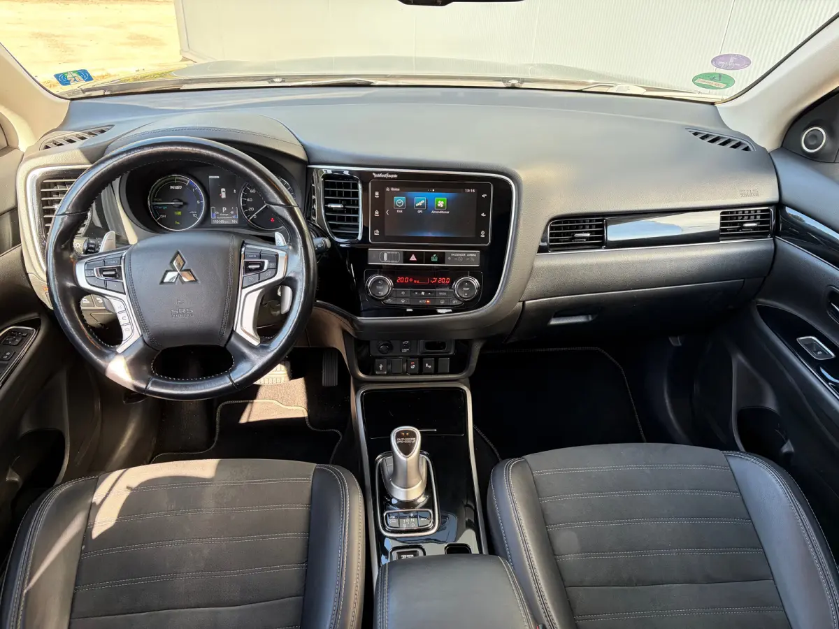 225pk PHEV Intense+ Automaat | Trekhaak 1500 kg geremd | Elektrisch glazen schuif-/kanteldak | Airco | Bluetooth | Automaat | Voorstoelen verwarmd | Achteruitrijcamera | Bluetooth | Cruise c