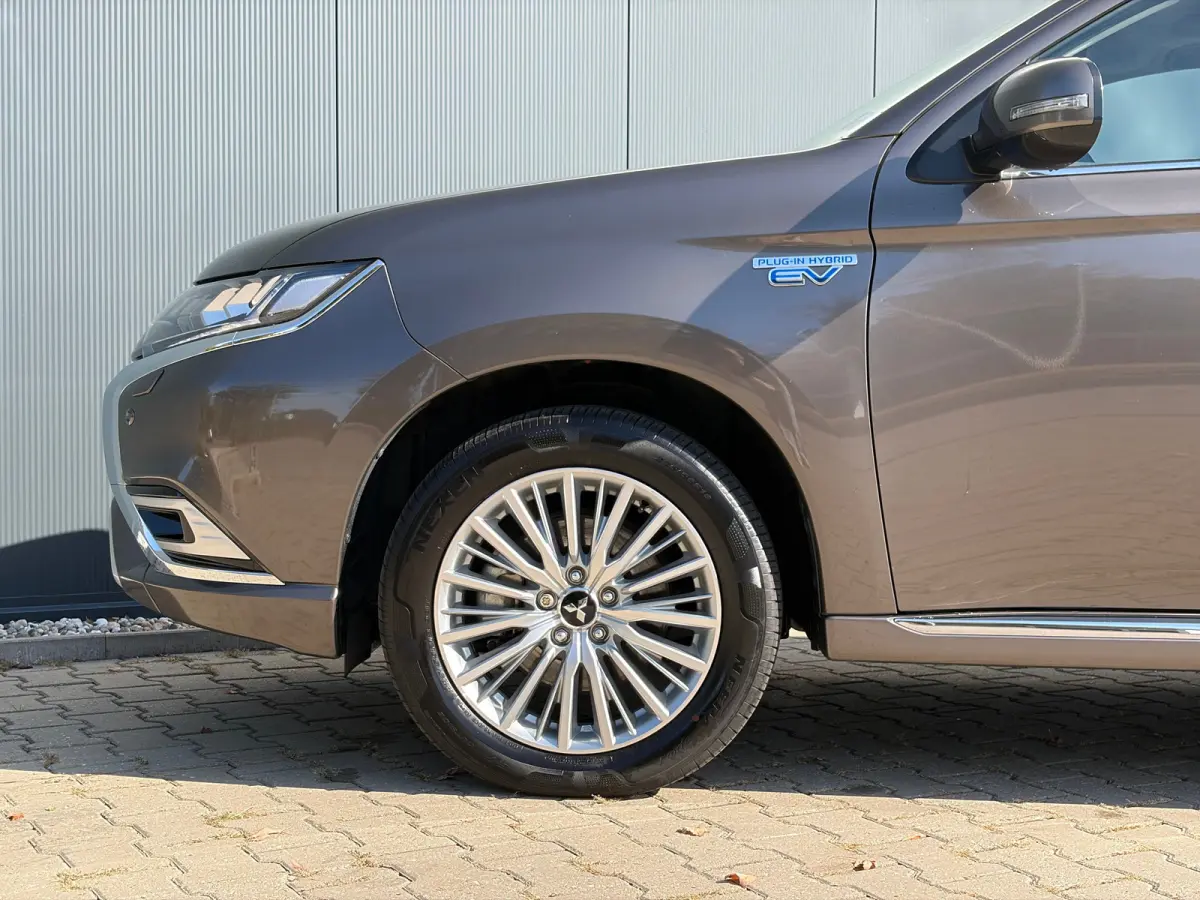 225pk PHEV Intense+ Automaat | Trekhaak 1500 kg geremd | Elektrisch glazen schuif-/kanteldak | Airco | Bluetooth | Automaat | Voorstoelen verwarmd | Achteruitrijcamera | Bluetooth | Cruise c
