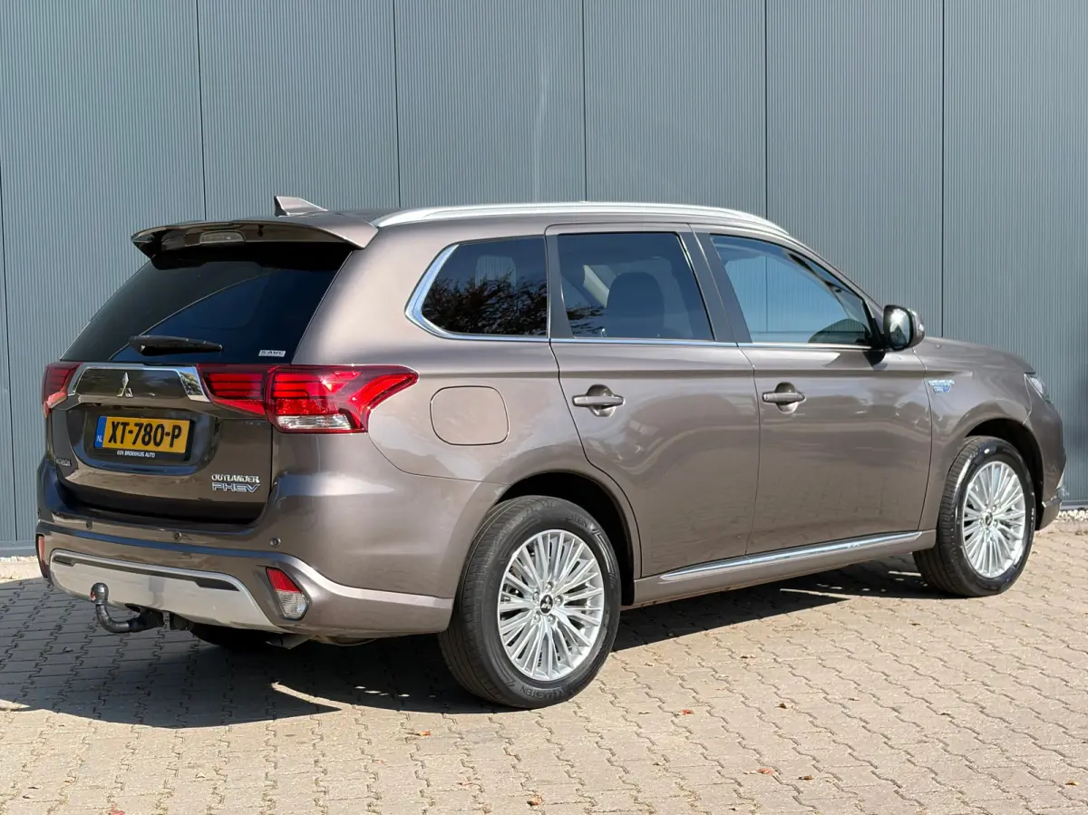 225pk PHEV Intense+ Automaat | Trekhaak 1500 kg geremd | Elektrisch glazen schuif-/kanteldak | Airco | Bluetooth | Automaat | Voorstoelen verwarmd | Achteruitrijcamera | Bluetooth | Cruise c
