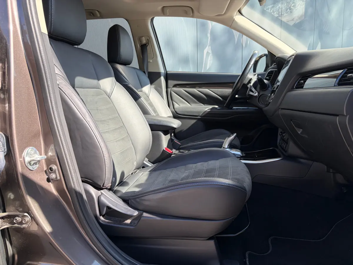 225pk PHEV Intense+ Automaat | Trekhaak 1500 kg geremd | Elektrisch glazen schuif-/kanteldak | Airco | Bluetooth | Automaat | Voorstoelen verwarmd | Achteruitrijcamera | Bluetooth | Cruise c