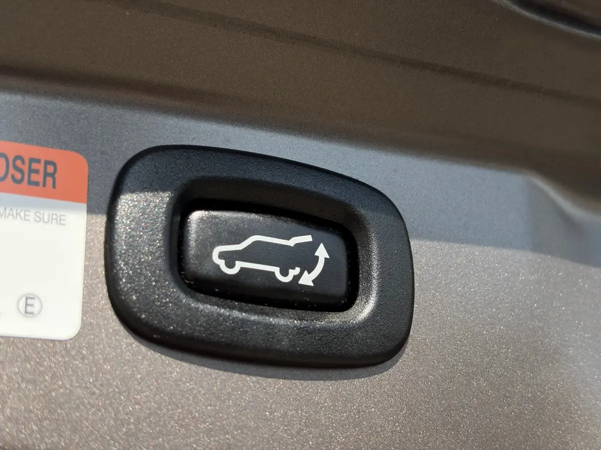 225pk PHEV Intense+ Automaat | Trekhaak 1500 kg geremd | Elektrisch glazen schuif-/kanteldak | Airco | Bluetooth | Automaat | Voorstoelen verwarmd | Achteruitrijcamera | Bluetooth | Cruise c