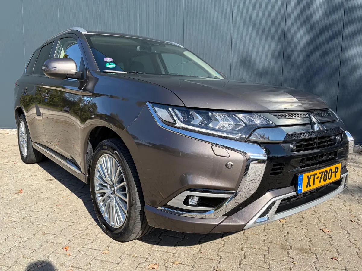 225pk PHEV Intense+ Automaat | Trekhaak 1500 kg geremd | Elektrisch glazen schuif-/kanteldak | Airco | Bluetooth | Automaat | Voorstoelen verwarmd | Achteruitrijcamera | Bluetooth | Cruise c