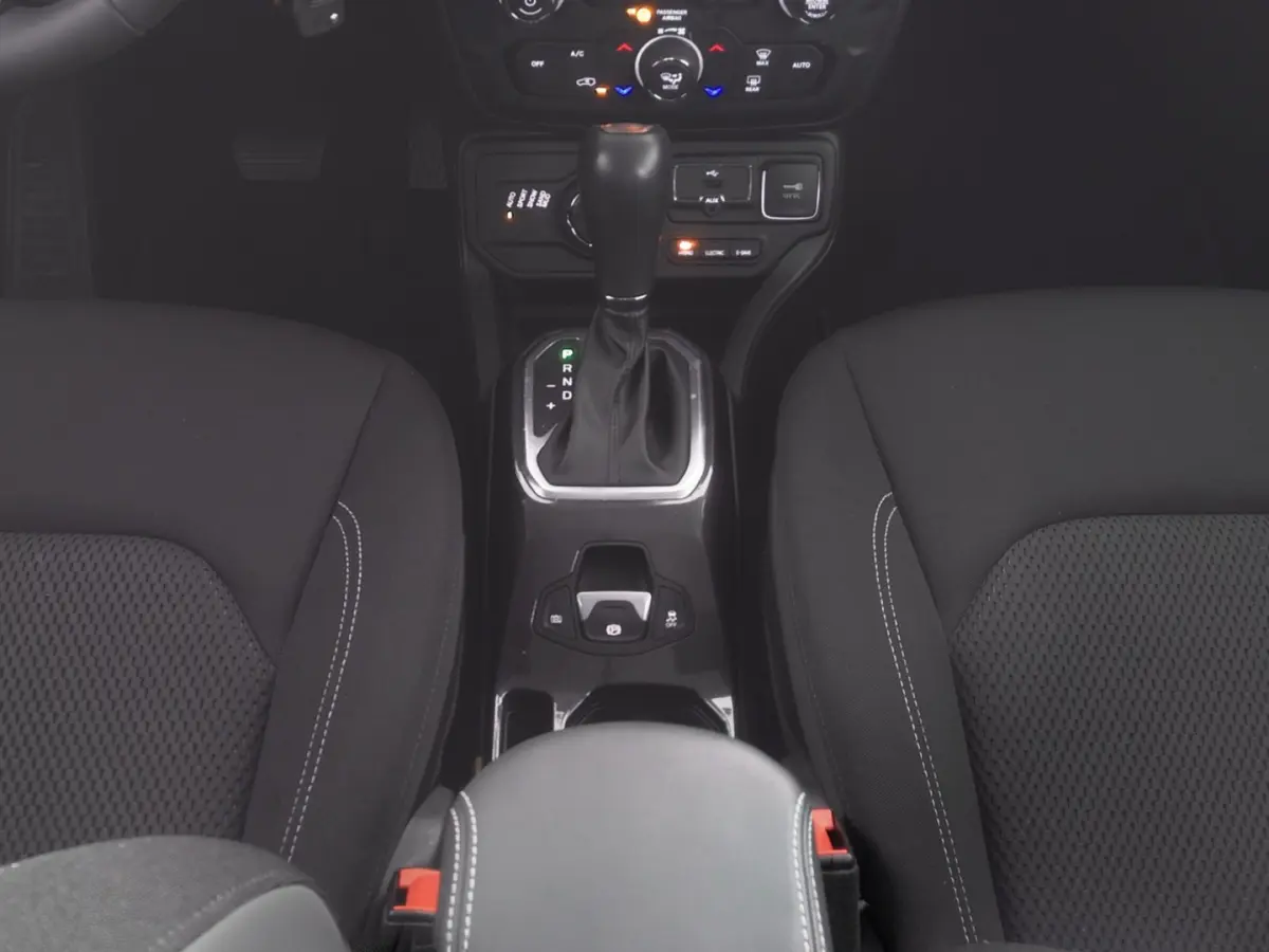 4xe 190 Plug-in Hybrid Electric Limited | NAVI | CARPLAY | VELGEN !