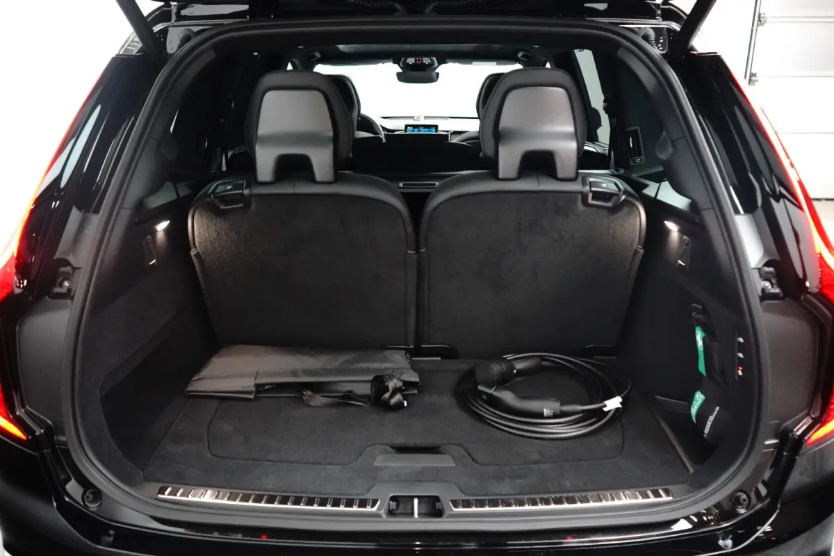 2.0 T8 Plug-in hybrid AWD Ultra Black Edition | Luchtvering | Bowers&Wilkins | Trekhaak | Massage/ventilatie | 22" Velgen