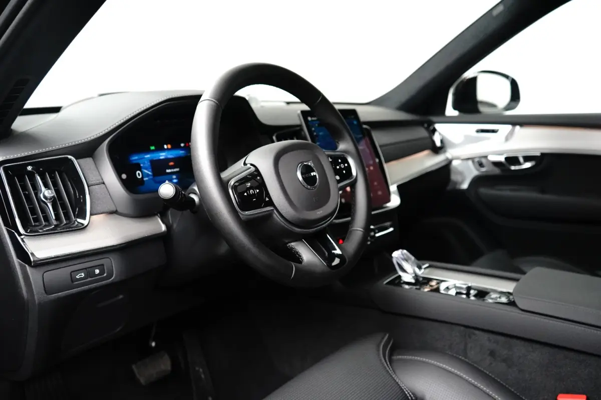 2.0 T8 Plug-in hybrid AWD Ultra Black Edition | Luchtvering | Bowers&Wilkins | Trekhaak | Massage/ventilatie | 22" Velgen