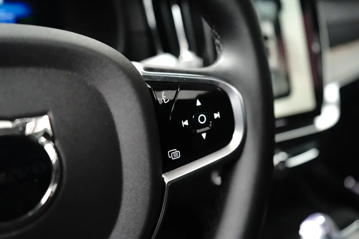 2.0 T8 Plug-in hybrid AWD Ultra Black Edition | Luchtvering | Bowers&Wilkins | Trekhaak | Massage/ventilatie | 22" Velgen