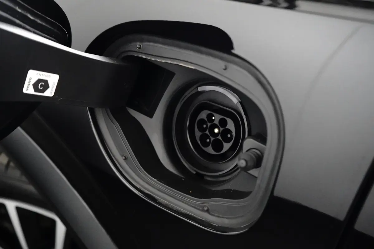 2.0 T8 Plug-in hybrid AWD Ultra Black Edition | Luchtvering | Bowers&Wilkins | Trekhaak | Massage/ventilatie | 22" Velgen