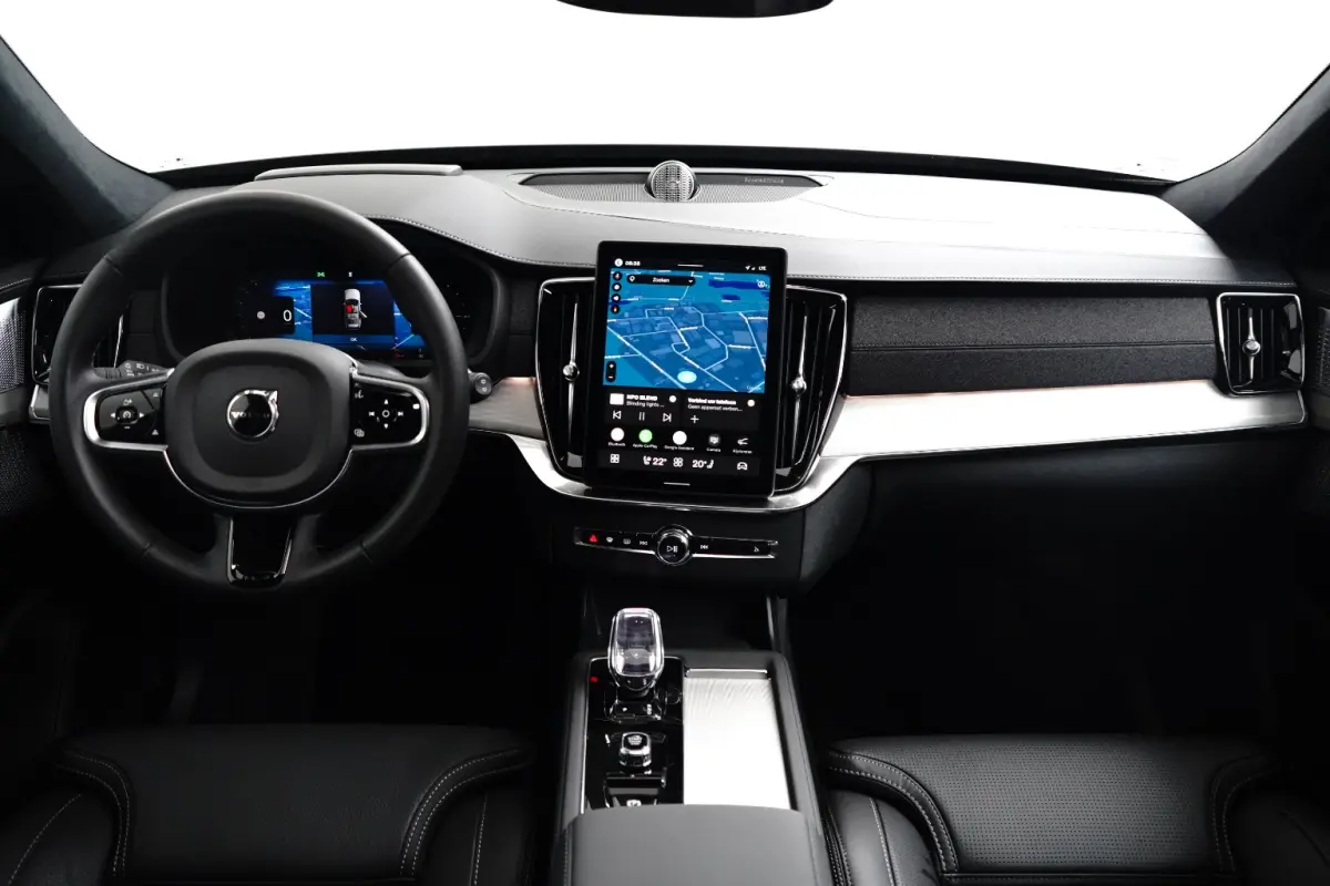 2.0 T8 Plug-in hybrid AWD Ultra Black Edition | Luchtvering | Bowers&Wilkins | Trekhaak | Massage/ventilatie | 22" Velgen