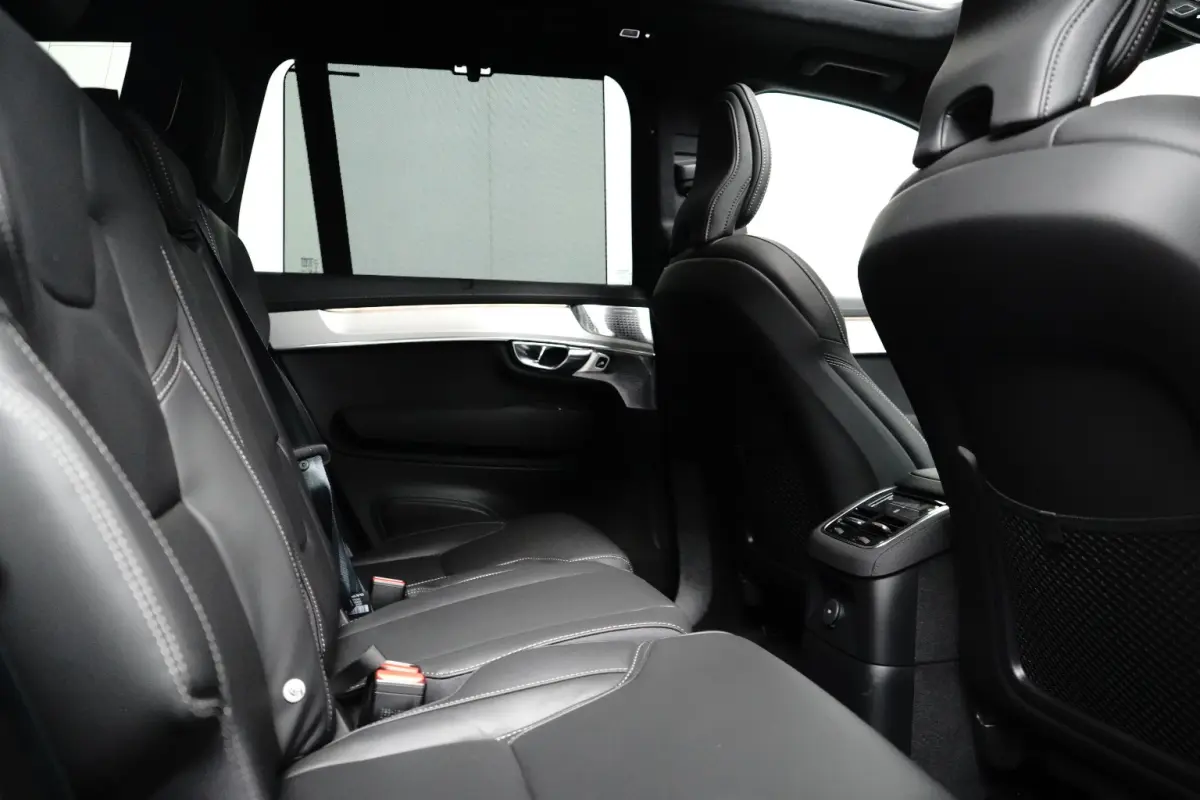 2.0 T8 Plug-in hybrid AWD Ultra Black Edition | Luchtvering | Bowers&Wilkins | Trekhaak | Massage/ventilatie | 22" Velgen
