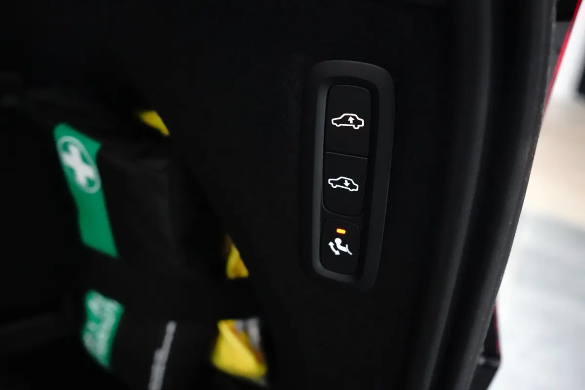 2.0 T8 Plug-in hybrid AWD Ultra Black Edition | Luchtvering | Bowers&Wilkins | Trekhaak | Massage/ventilatie | 22" Velgen