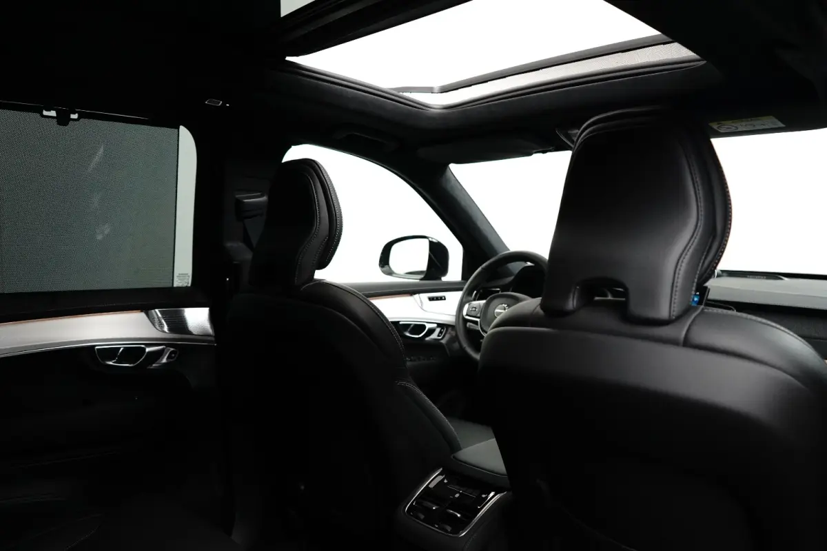 2.0 T8 Plug-in hybrid AWD Ultra Black Edition | Luchtvering | Bowers&Wilkins | Trekhaak | Massage/ventilatie | 22" Velgen