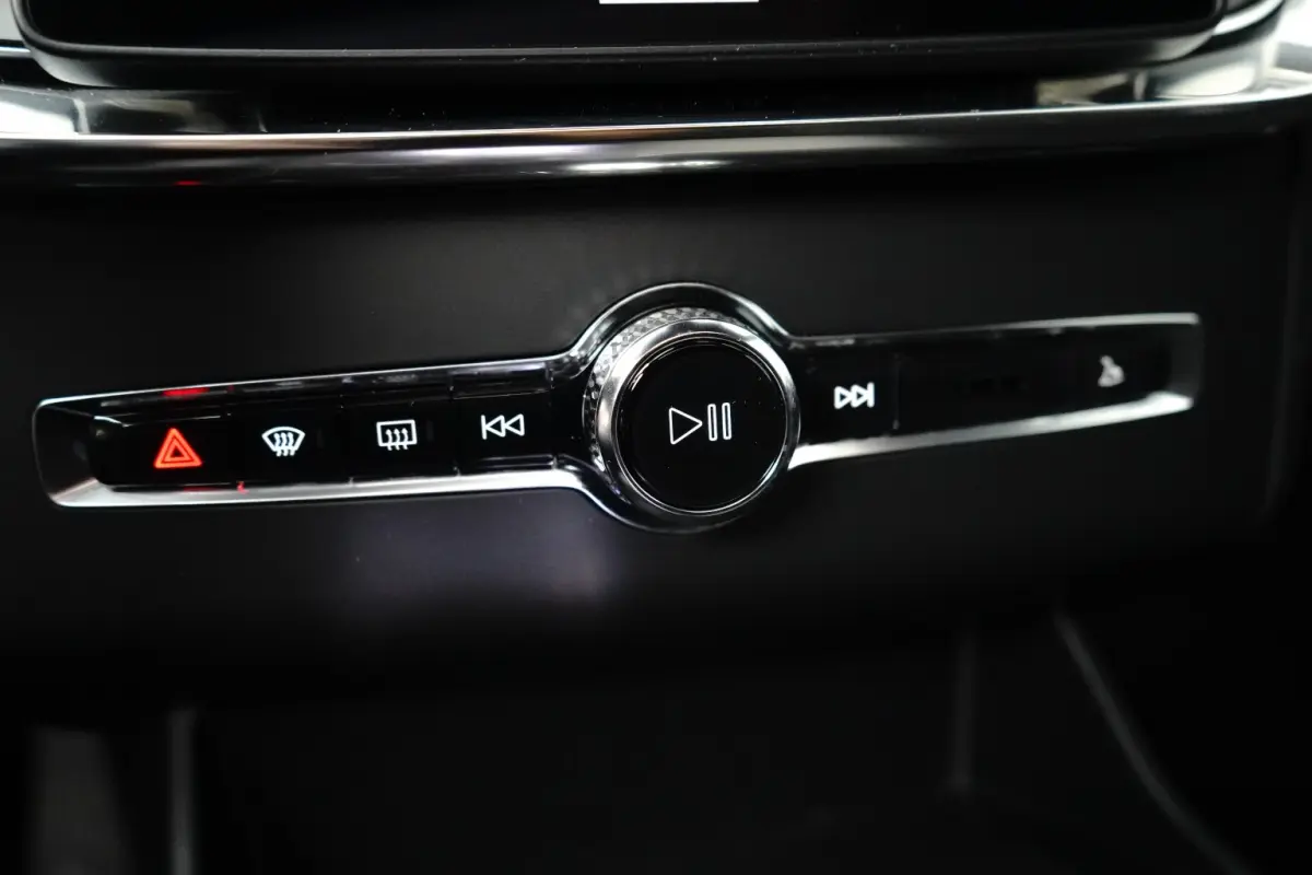 2.0 T8 Plug-in hybrid AWD Ultra Black Edition | Luchtvering | Bowers&Wilkins | Trekhaak | Massage/ventilatie | 22" Velgen