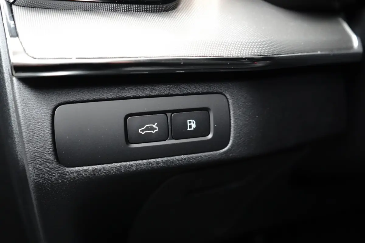 2.0 T8 Plug-in hybrid AWD Ultra Black Edition | Luchtvering | Bowers&Wilkins | Trekhaak | Massage/ventilatie | 22" Velgen