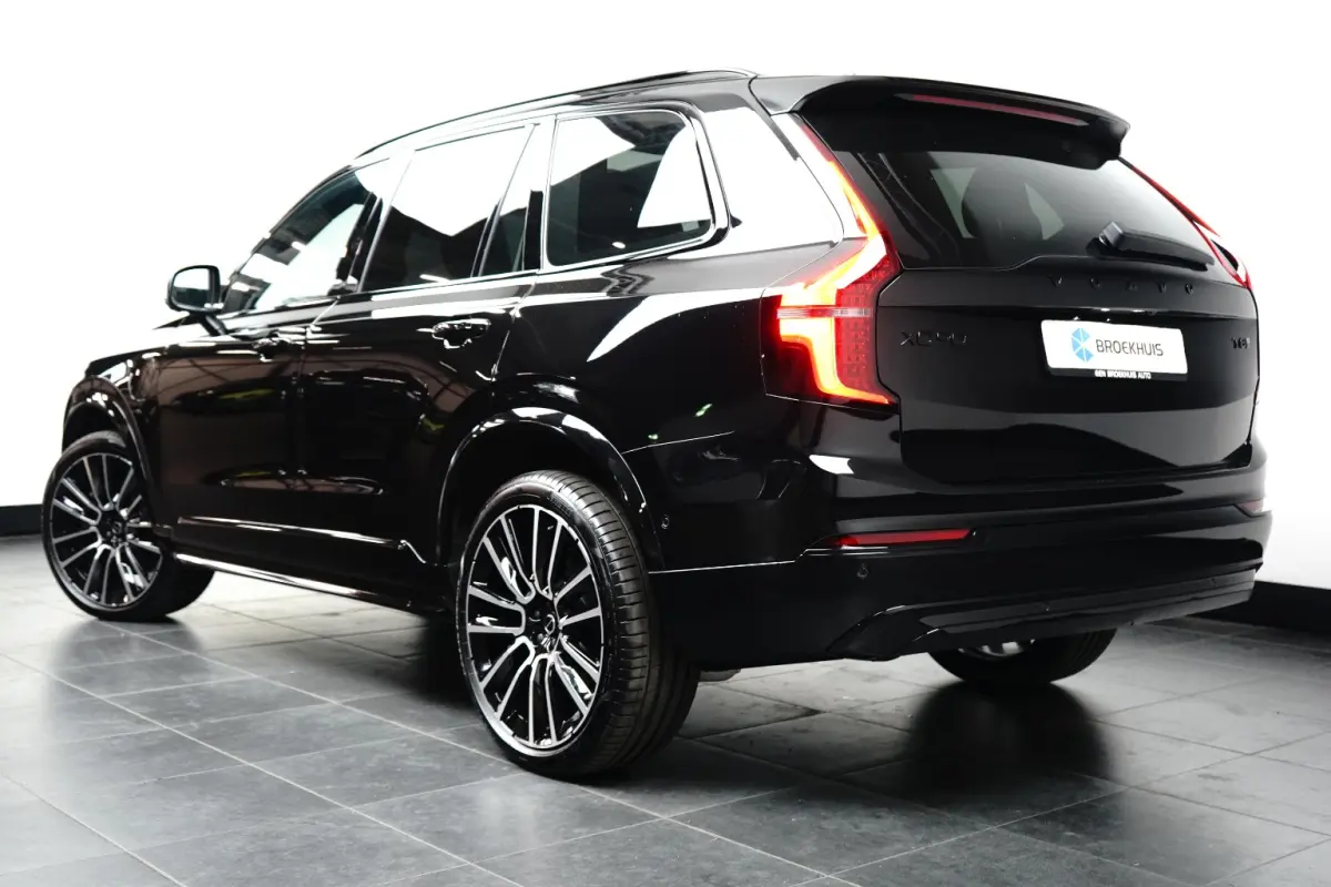 2.0 T8 Plug-in hybrid AWD Ultra Black Edition | Luchtvering | Bowers&Wilkins | Trekhaak | Massage/ventilatie | 22" Velgen