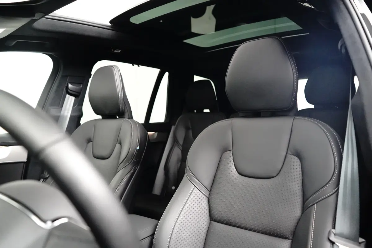 2.0 T8 Plug-in hybrid AWD Ultra Black Edition | Luchtvering | Bowers&Wilkins | Trekhaak | Massage/ventilatie | 22" Velgen