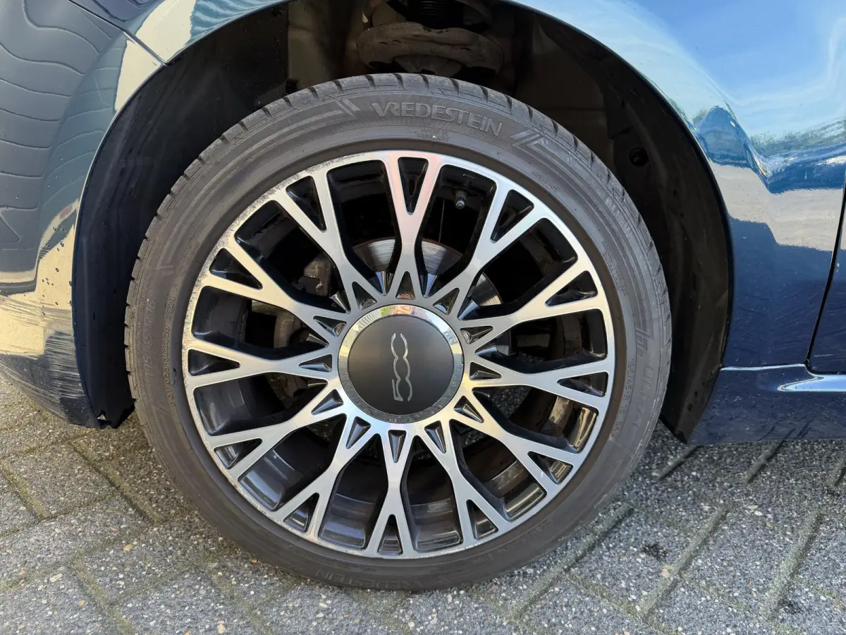 1.2 Lounge | Panoramadak | Navigatie | Parkeersensoren | DAB | Lichtmetalen Velgen |