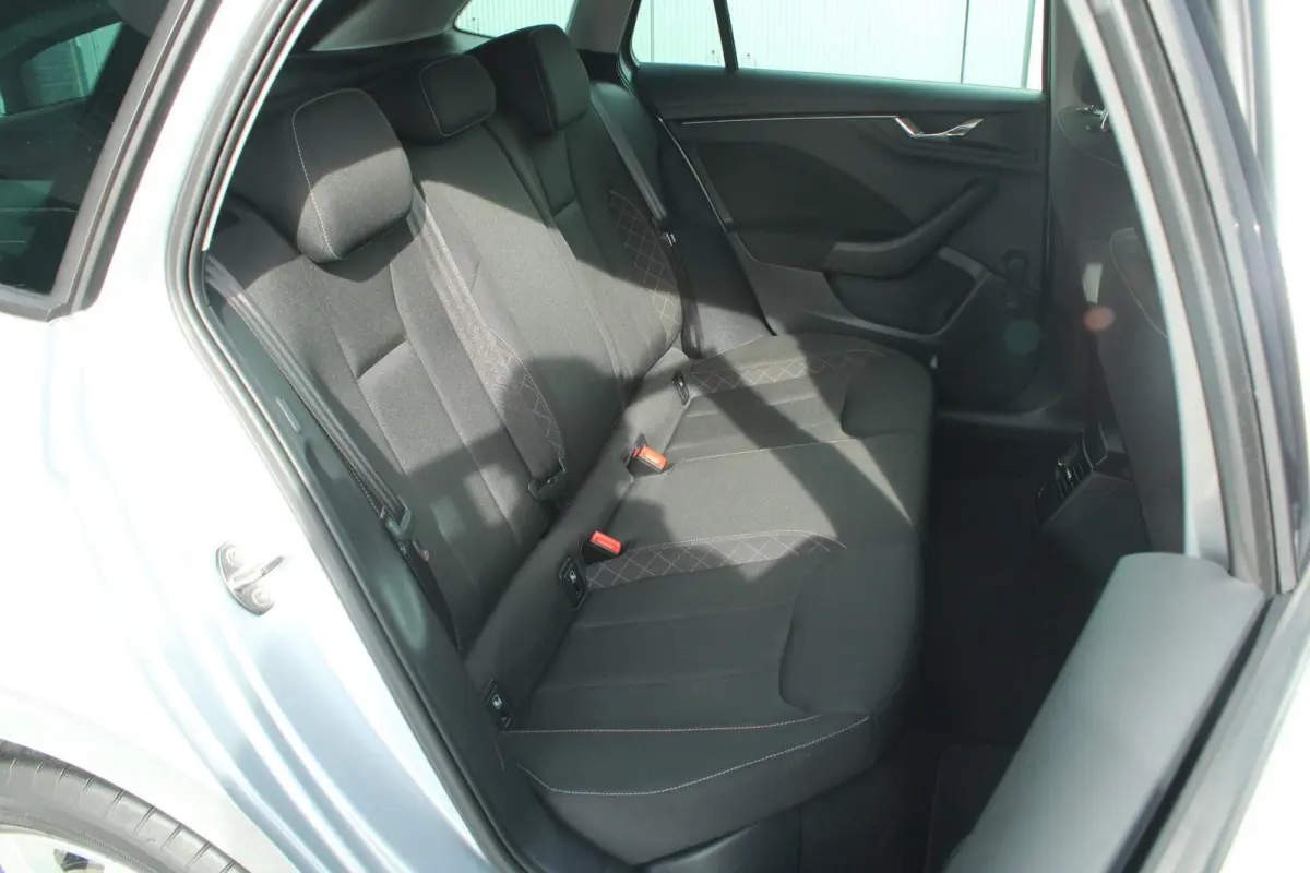 1.0 TSI 110pk Ambition | Cruise Control | Airco | Apple CarPlay / Android Auto | DAB+