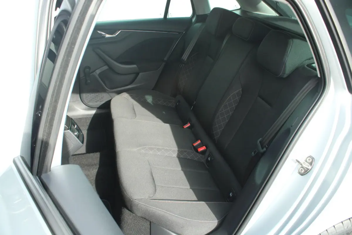 1.0 TSI 110pk Ambition | Cruise Control | Airco | Apple CarPlay / Android Auto | DAB+