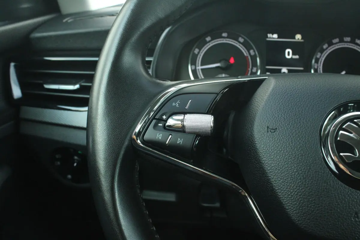 1.0 TSI 110pk Ambition | Cruise Control | Airco | Apple CarPlay / Android Auto | DAB+