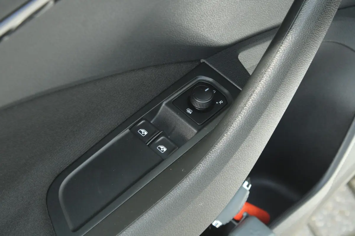 1.0 TSI 110pk Ambition | Cruise Control | Airco | Apple CarPlay / Android Auto | DAB+