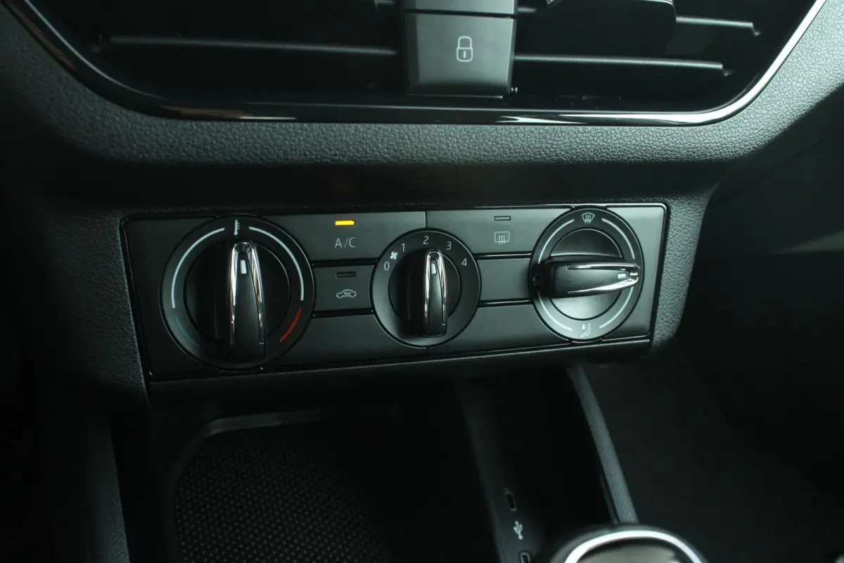 1.0 TSI 110pk Ambition | Cruise Control | Airco | Apple CarPlay / Android Auto | DAB+