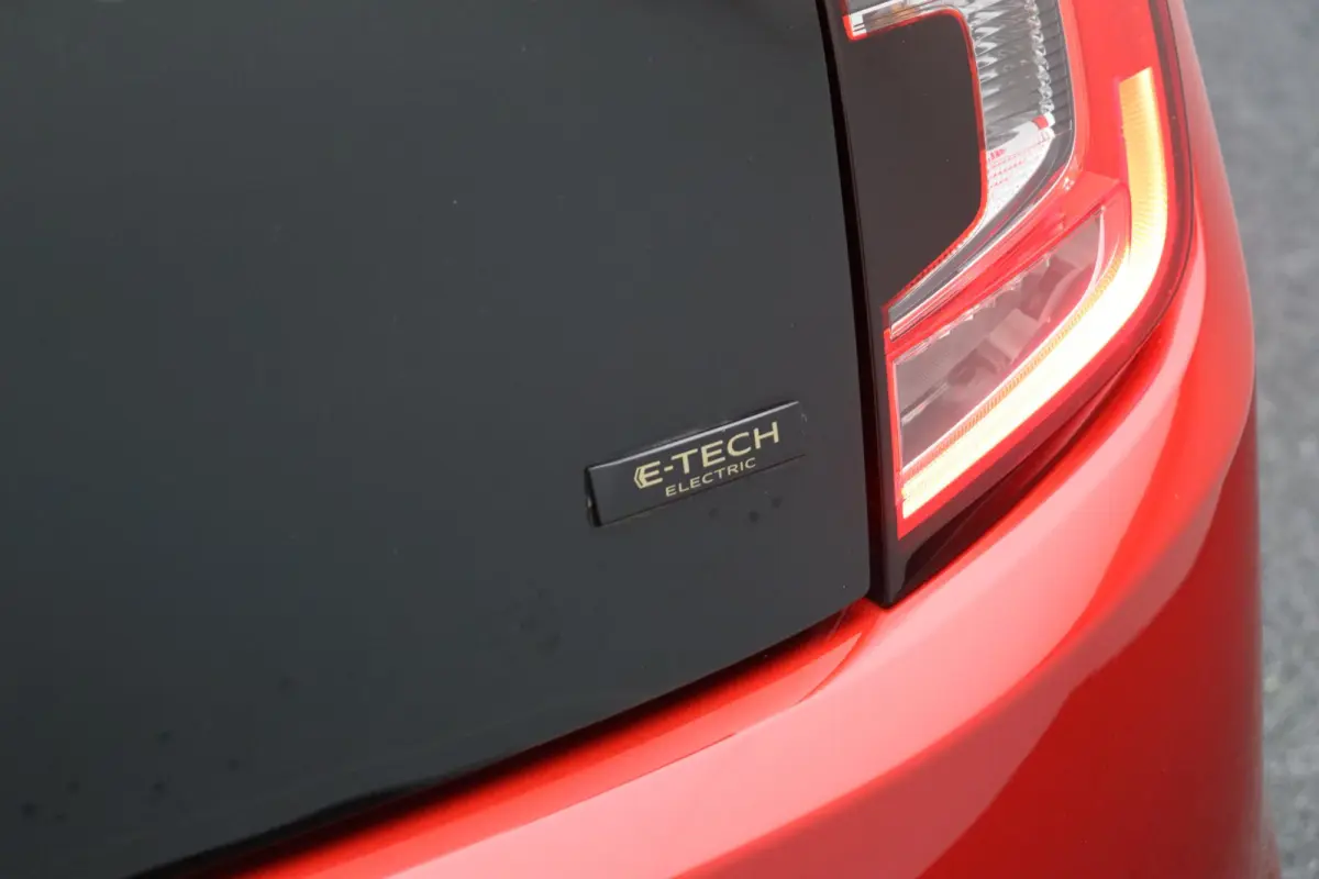 Z.E. R80 Techno | 89% SOH | Stoelverwarming | Navigatiesysteem | Apple Carplay Android Auto | Lichtmetalen velgen | Achteruitrijcamera |