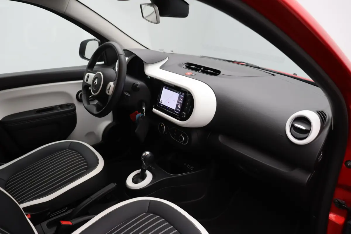 Z.E. R80 Techno | 89% SOH | Stoelverwarming | Navigatiesysteem | Apple Carplay Android Auto | Lichtmetalen velgen | Achteruitrijcamera |