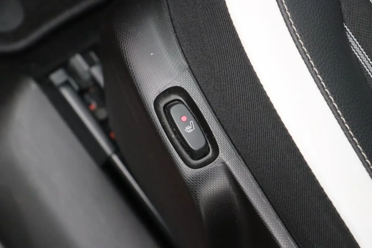 Z.E. R80 Techno | 89% SOH | Stoelverwarming | Navigatiesysteem | Apple Carplay Android Auto | Lichtmetalen velgen | Achteruitrijcamera |