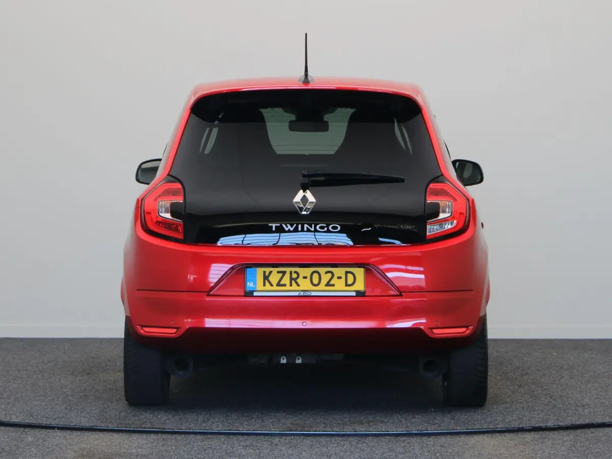 Z.E. R80 Techno | 89% SOH | Stoelverwarming | Navigatiesysteem | Apple Carplay Android Auto | Lichtmetalen velgen | Achteruitrijcamera |