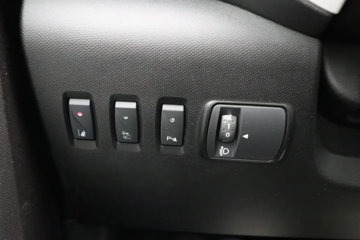 Z.E. R80 Techno | 89% SOH | Stoelverwarming | Navigatiesysteem | Apple Carplay Android Auto | Lichtmetalen velgen | Achteruitrijcamera |