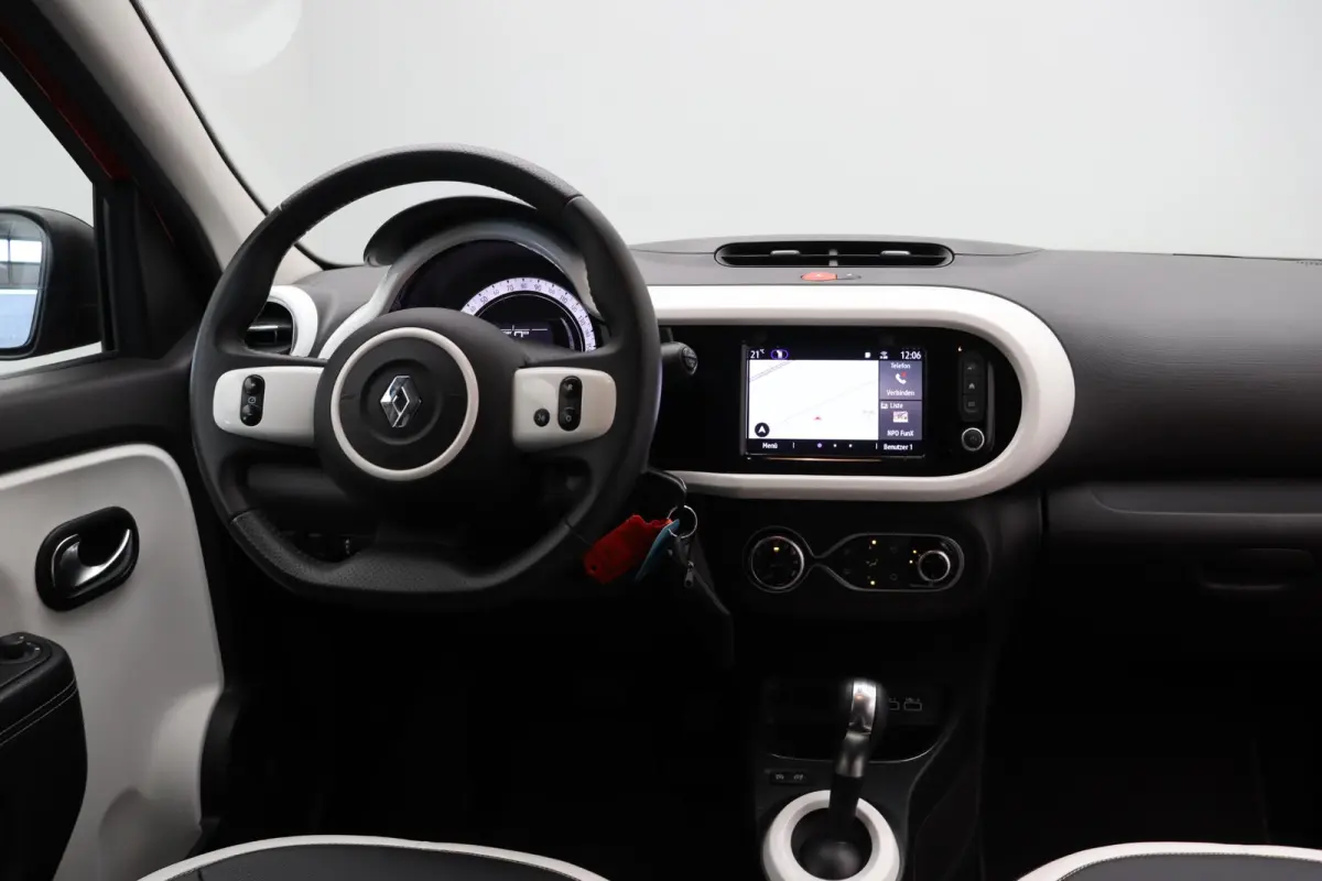 Z.E. R80 Techno | 89% SOH | Stoelverwarming | Navigatiesysteem | Apple Carplay Android Auto | Lichtmetalen velgen | Achteruitrijcamera |