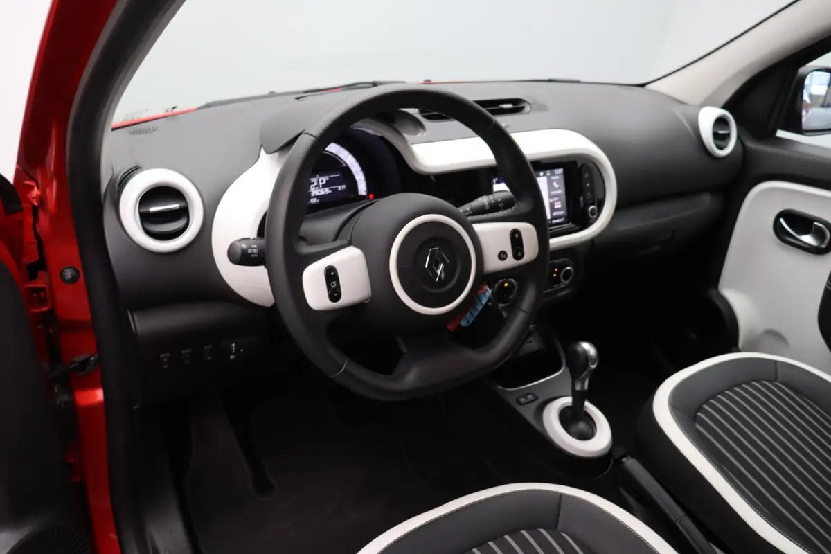 Z.E. R80 Techno | 89% SOH | Stoelverwarming | Navigatiesysteem | Apple Carplay Android Auto | Lichtmetalen velgen | Achteruitrijcamera |