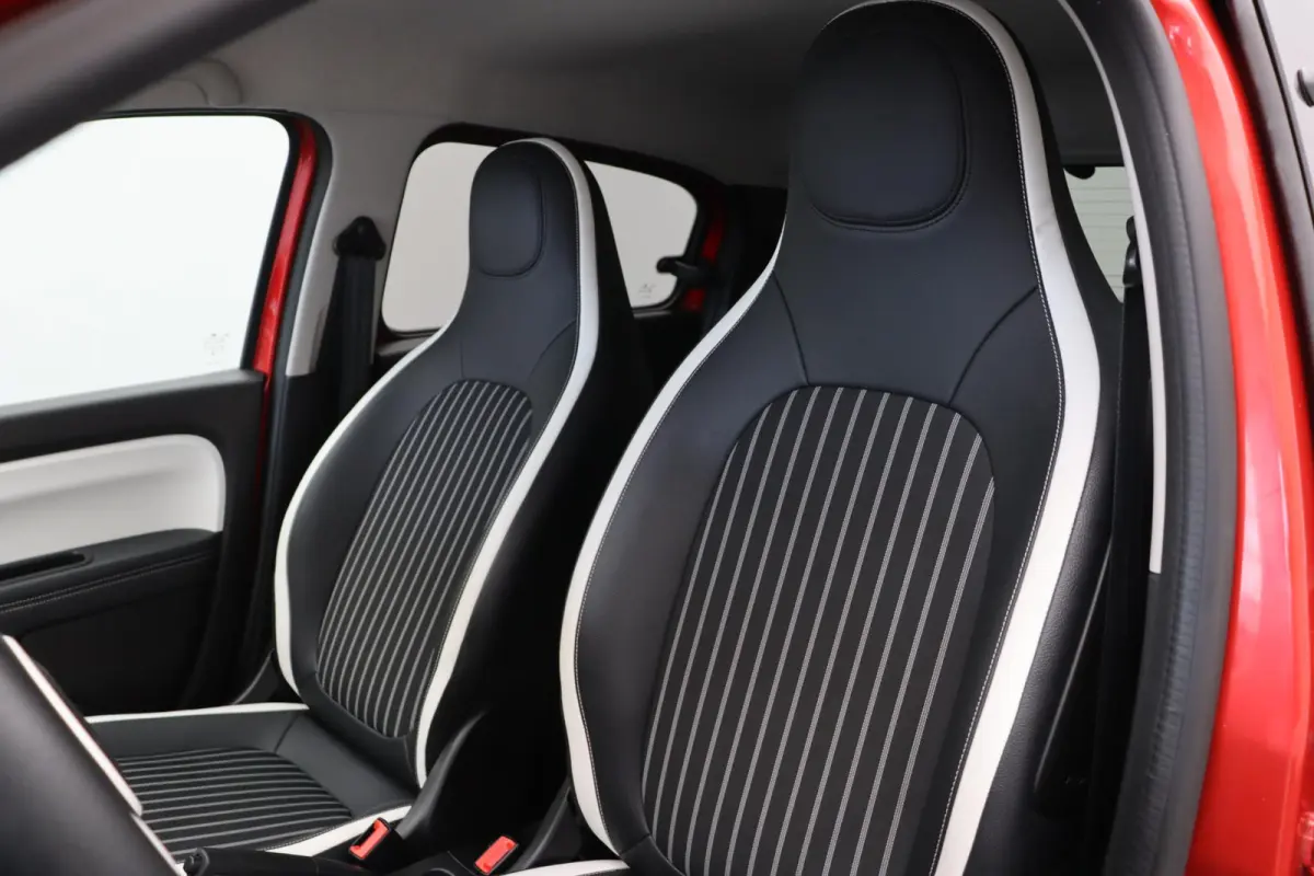 Z.E. R80 Techno | 89% SOH | Stoelverwarming | Navigatiesysteem | Apple Carplay Android Auto | Lichtmetalen velgen | Achteruitrijcamera |