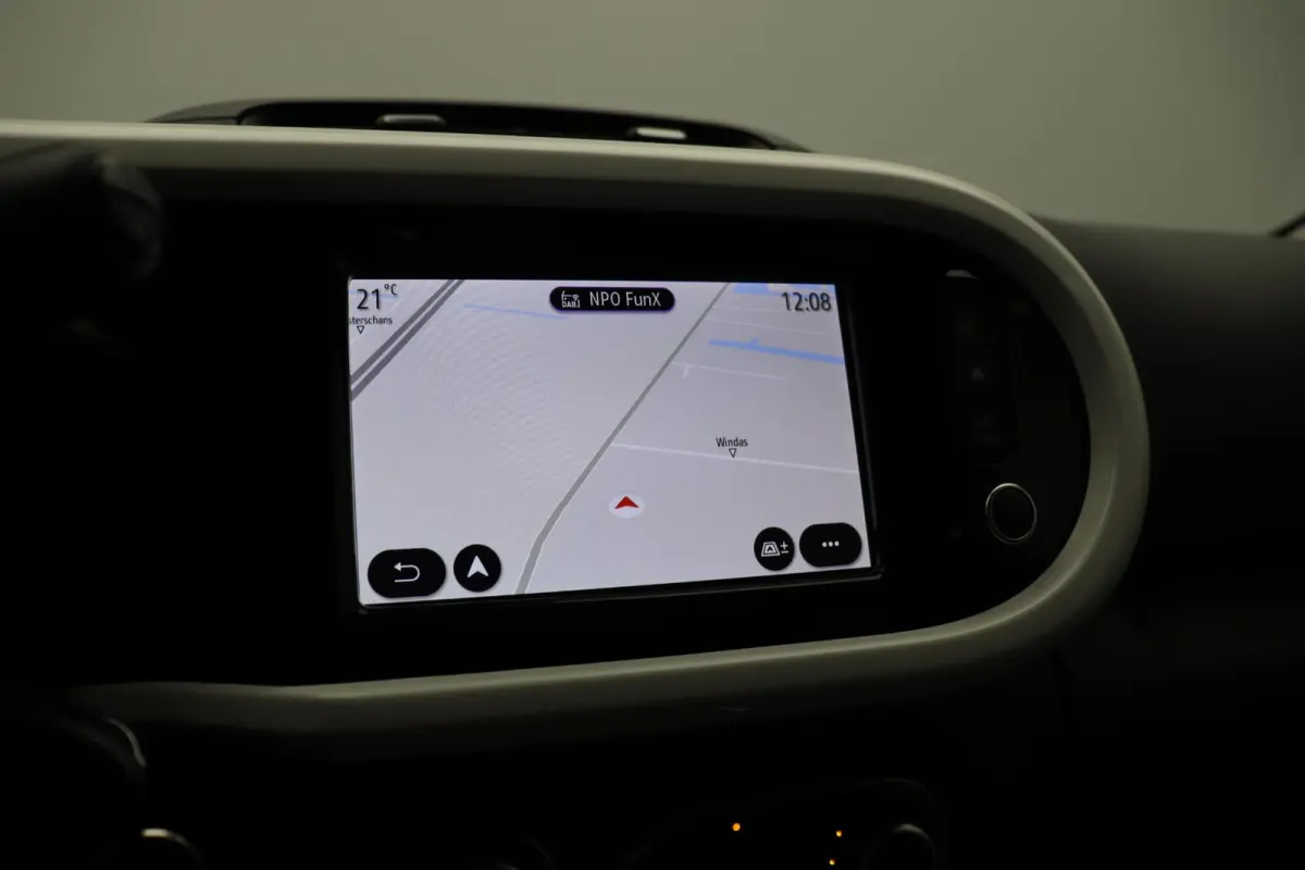 Z.E. R80 Techno | 89% SOH | Stoelverwarming | Navigatiesysteem | Apple Carplay Android Auto | Lichtmetalen velgen | Achteruitrijcamera |