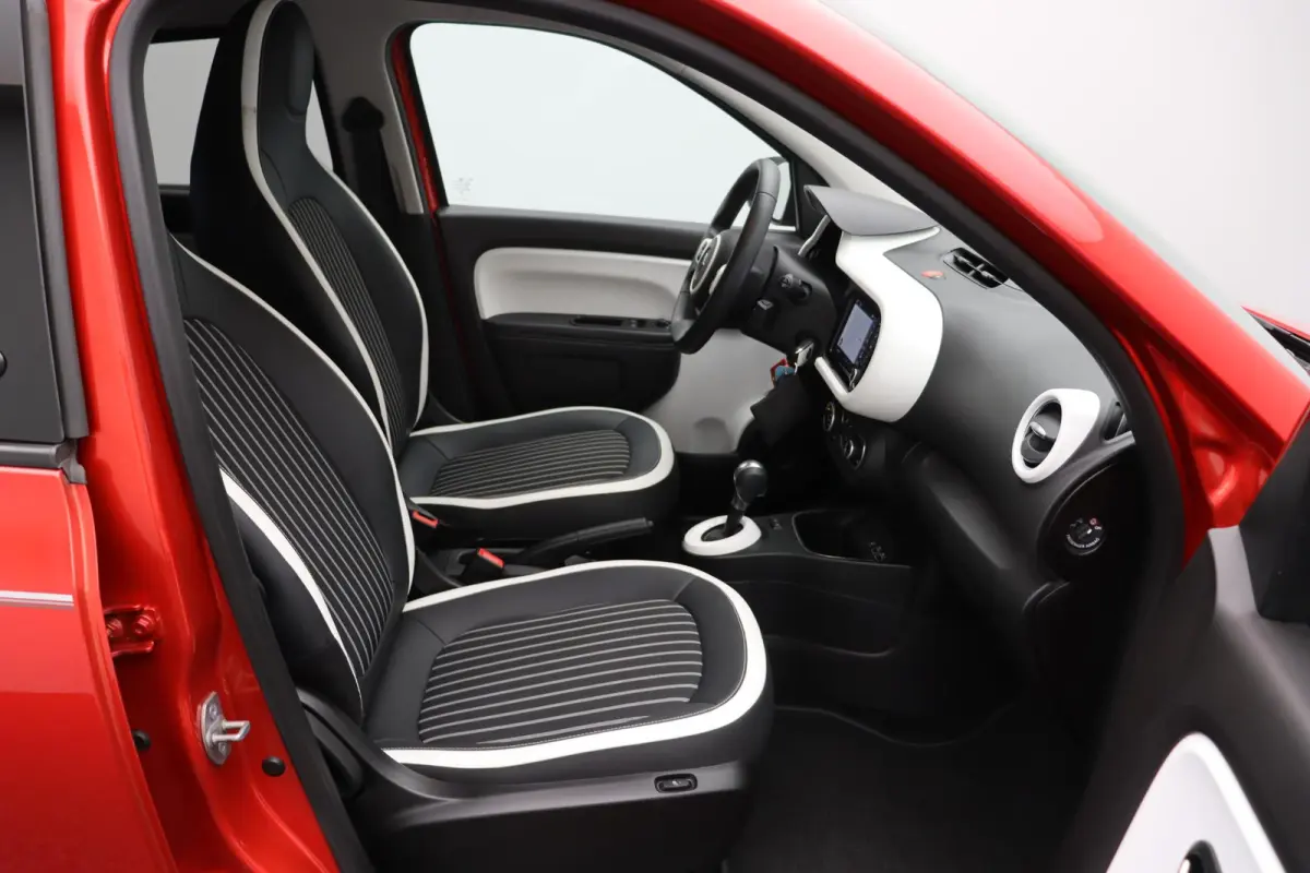Z.E. R80 Techno | 89% SOH | Stoelverwarming | Navigatiesysteem | Apple Carplay Android Auto | Lichtmetalen velgen | Achteruitrijcamera |