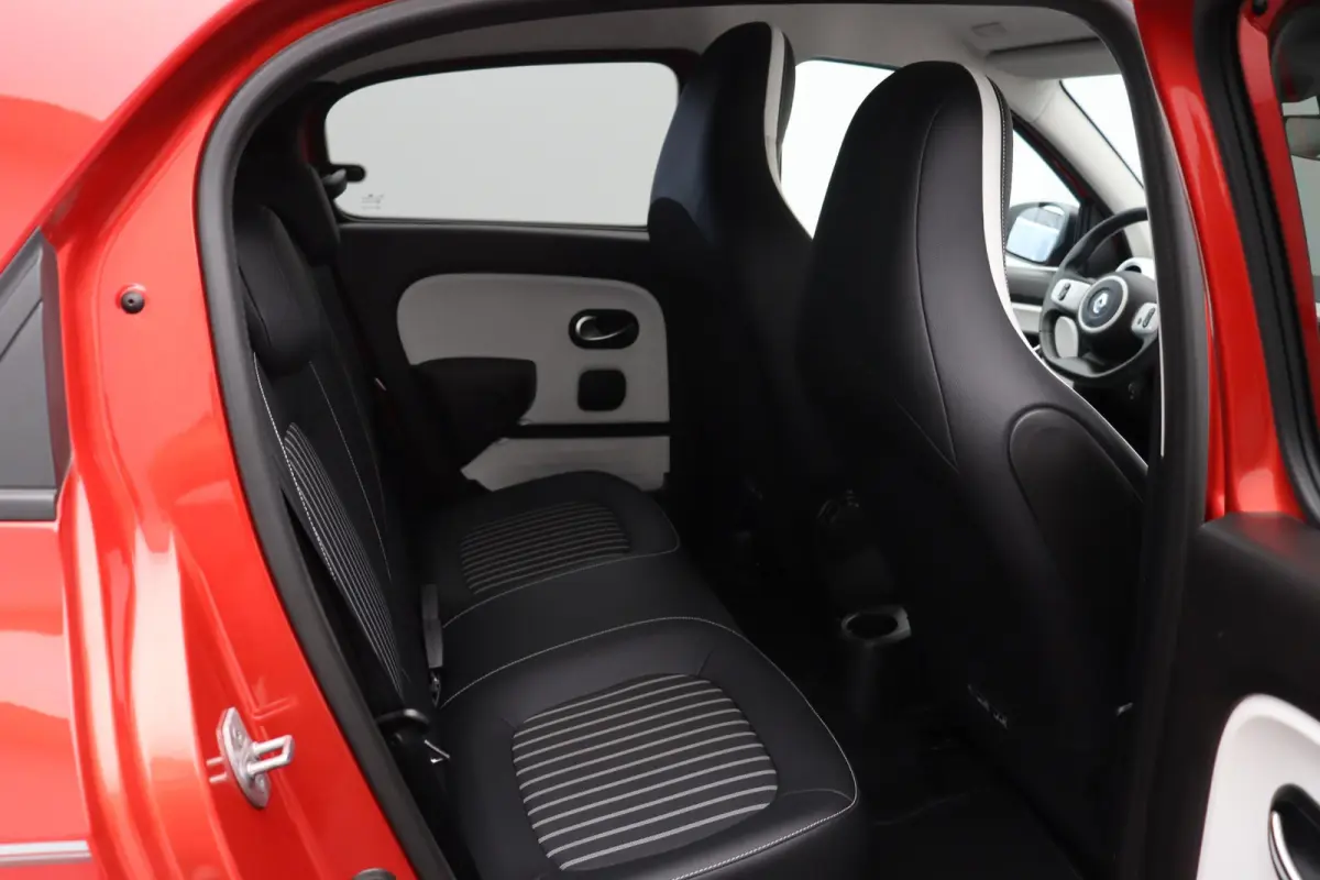 Z.E. R80 Techno | 89% SOH | Stoelverwarming | Navigatiesysteem | Apple Carplay Android Auto | Lichtmetalen velgen | Achteruitrijcamera |