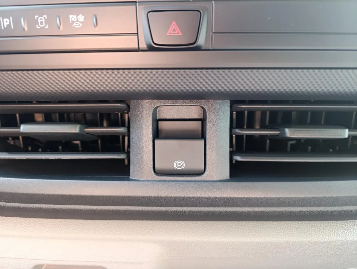 Cust. 340 L2H1 Trend 71 kWh | VOORRAAD! | Vehicle Integration System | LED Laadruimteverlichting | Laadvloerbescherming | Bekleding zijwand en achterdeuren