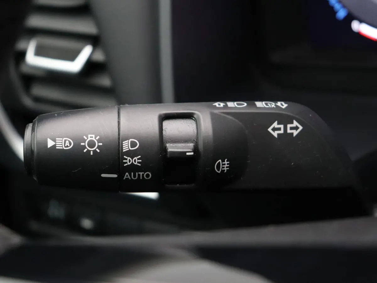 1.5 e-Power N-Connecta | Rondomzicht Camera | Climate control |  Adaptieve cruise control | Navigatie | Panoramadak | Automatisch groot licht | Dab-radio |