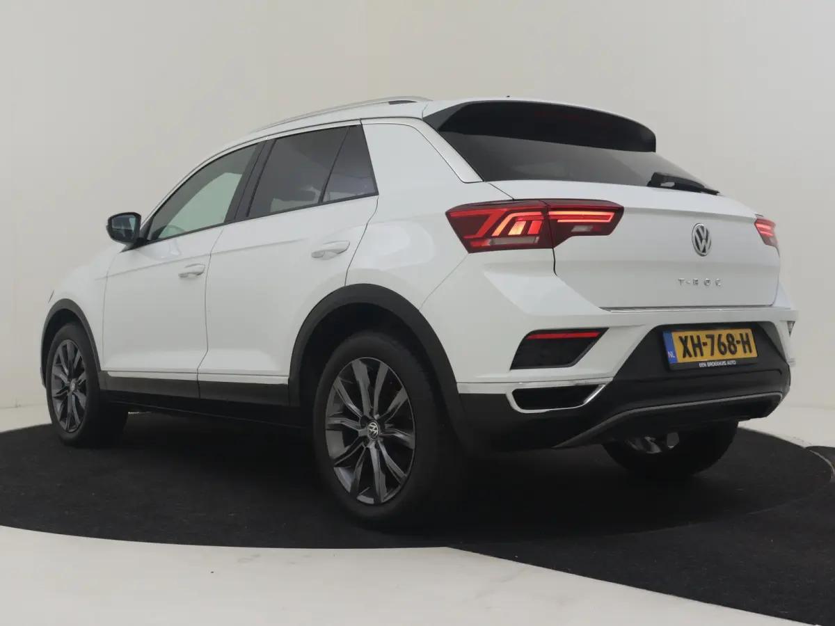1.5 TSI Sport l LED l Climate contr | Cruise contr adapt | Rode Remklauwen l Apple carplay Android auto  l Parkeersensoren voor en achter l 18" l