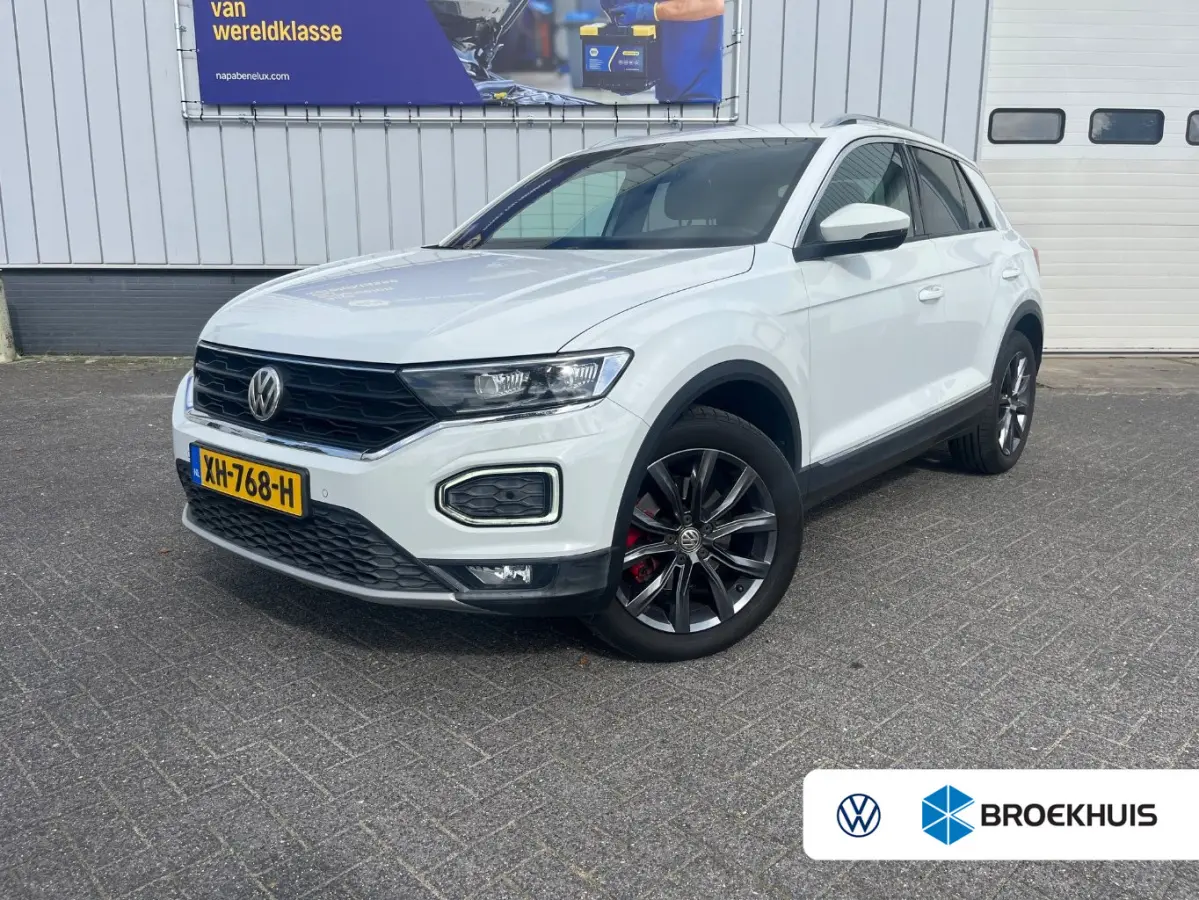 1.5 TSI Sport l LED l Rode Remklauwen l Navigatie l App Connect l Parkeersensoren voor en achter l 18" l