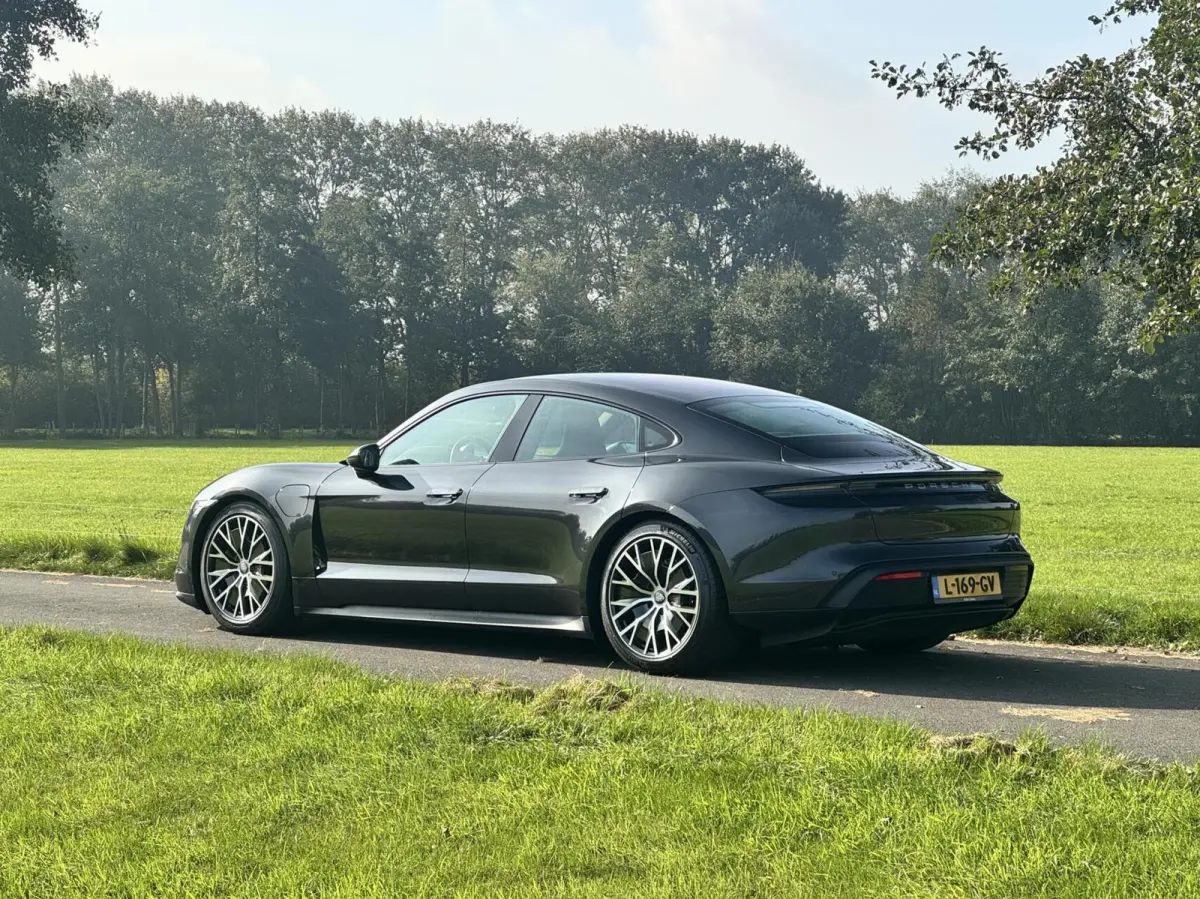|Performance Battery Plus 93 kW|SOH 95%|Sport Chrono|Pano|Luchtvering|BOSE|HUD|Stoelventilatie|NL-auto