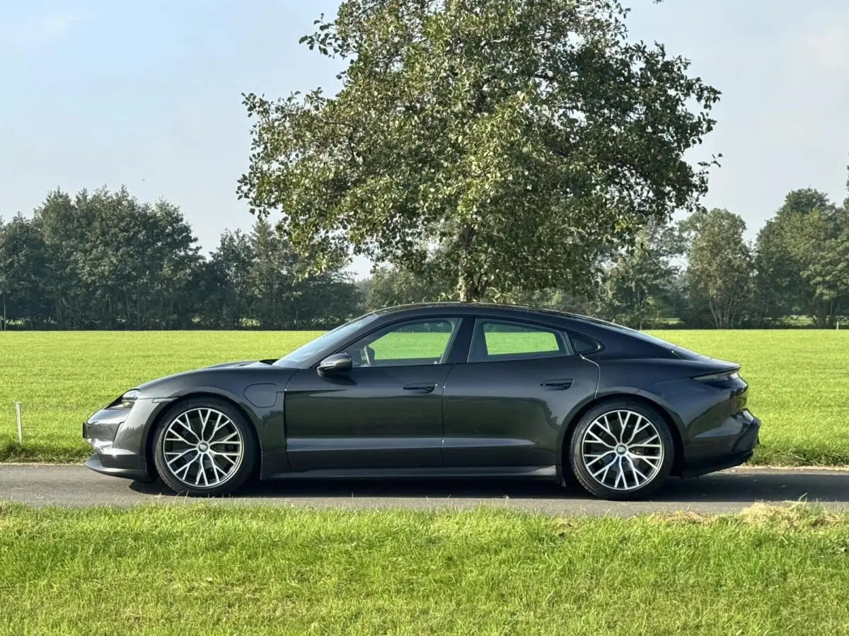 |Performance Battery Plus 93 kW|SOH 95%|Sport Chrono|Pano|Luchtvering|BOSE|HUD|Stoelventilatie|NL-auto