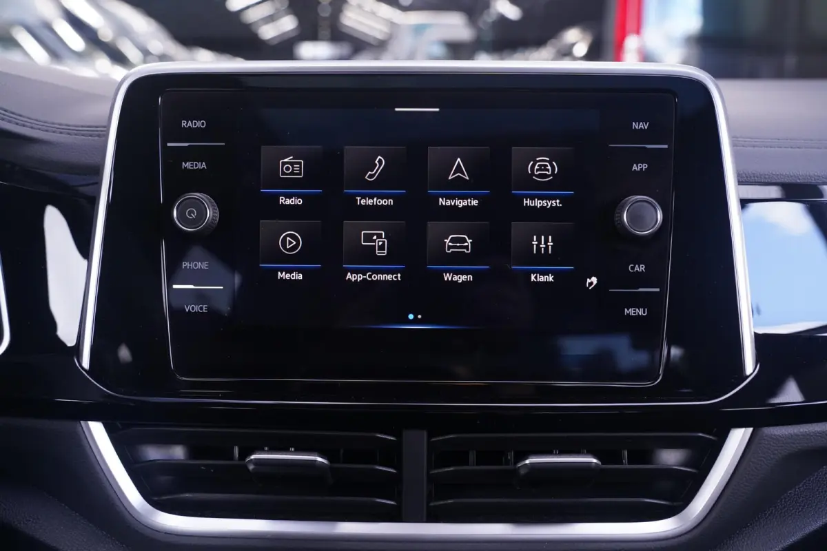 1.5 TSI R-Line Apple Carplay Panoramadak Privacy Glass LMV "18" Digital Display LED