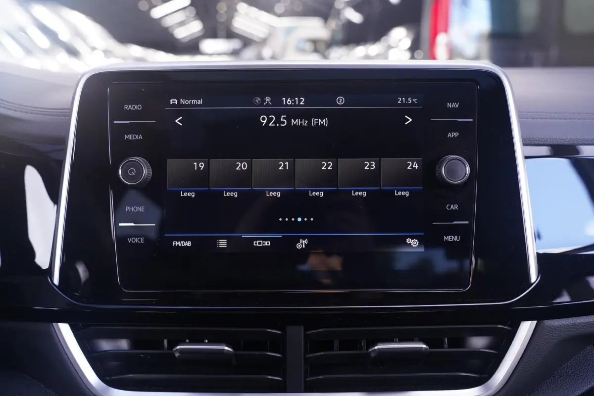 1.5 TSI R-Line Apple Carplay Panoramadak Privacy Glass LMV "18" Digital Display LED