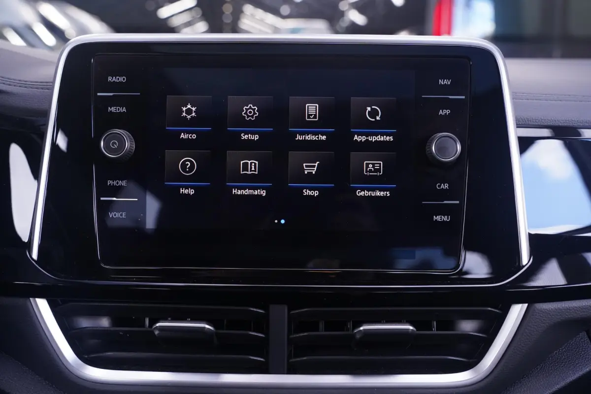 1.5 TSI R-Line Apple Carplay Panoramadak Privacy Glass LMV "18" Digital Display LED