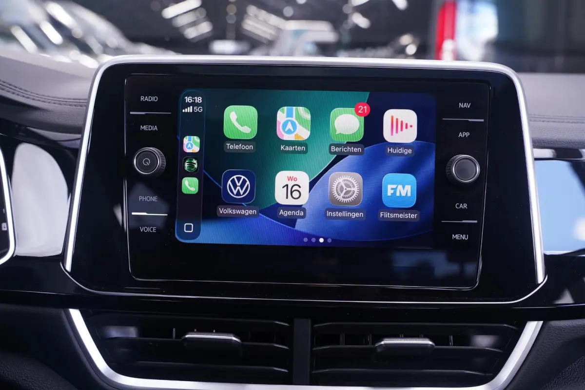 1.5 TSI R-Line Apple Carplay Panoramadak Privacy Glass LMV "18" Digital Display LED