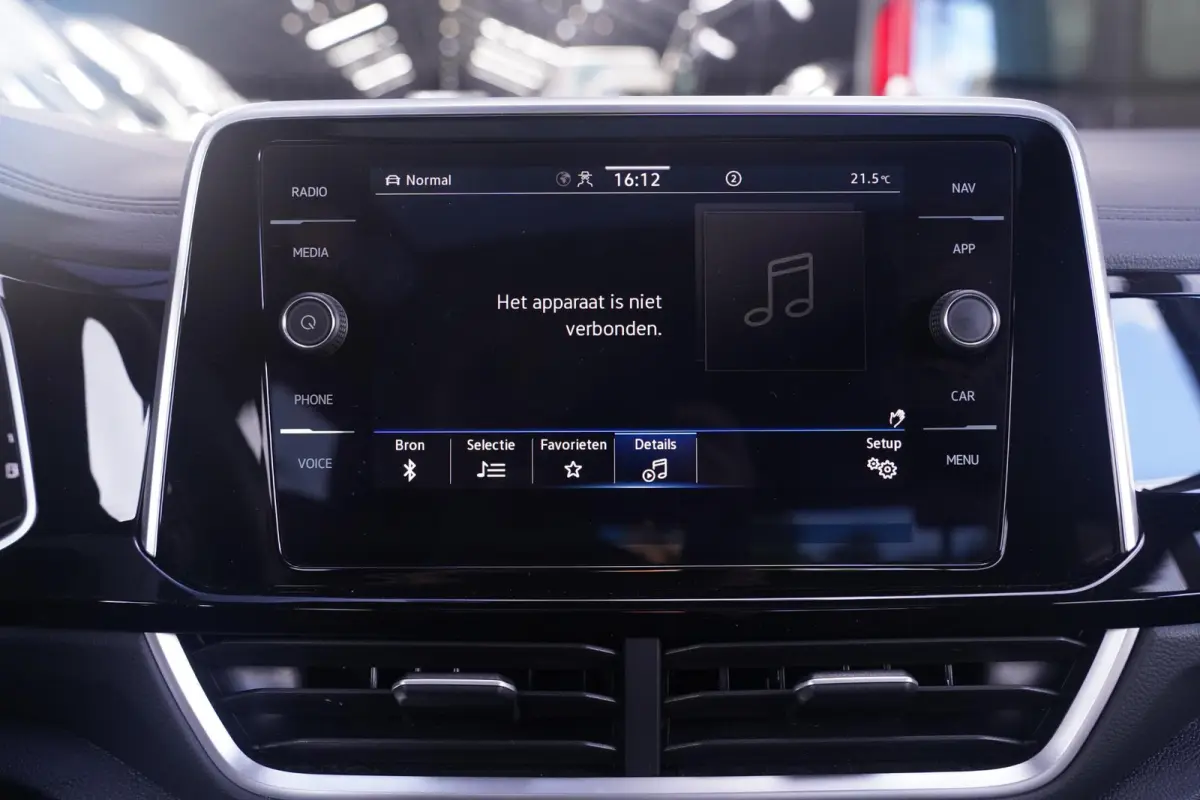 1.5 TSI R-Line Apple Carplay Panoramadak Privacy Glass LMV "18" Digital Display LED