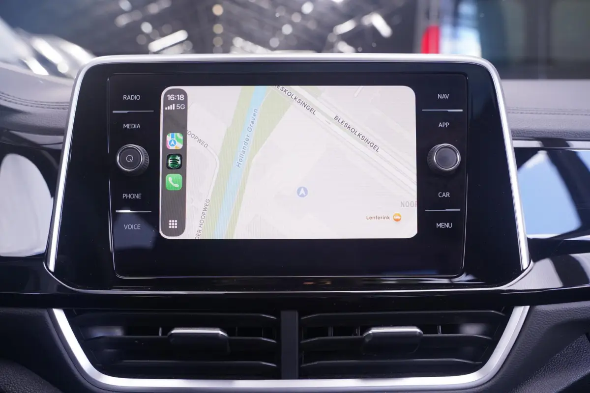 1.5 TSI R-Line Apple Carplay Panoramadak Privacy Glass LMV "18" Digital Display LED