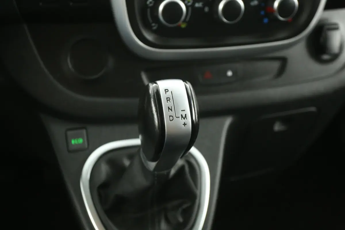 2.0 dCi 170PK L2H1 | Automaat | Airco | Cruise | Camera | Carplay | 3 Zits | Trekhaak | Navi | Parkeersens.