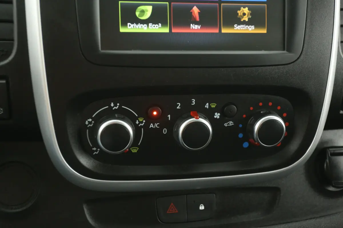 2.0 dCi 170PK L2H1 | Automaat | Airco | Cruise | Camera | Carplay | 3 Zits | Trekhaak | Navi | Parkeersens.